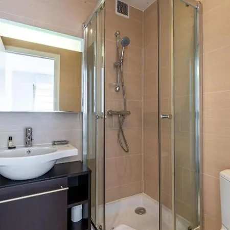 Superbe 3 Pièces Avec Piscine Et Tennis *