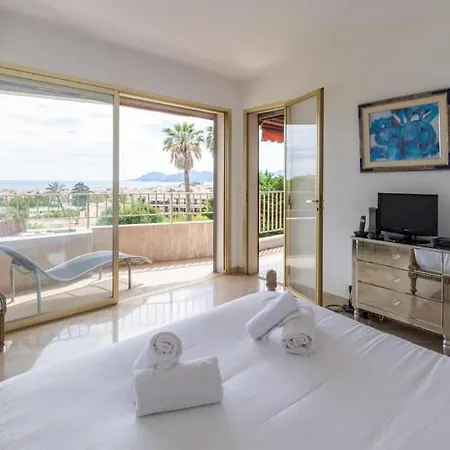 Superbe 3 Pièces Avec Piscine Et Tennis * Cannes